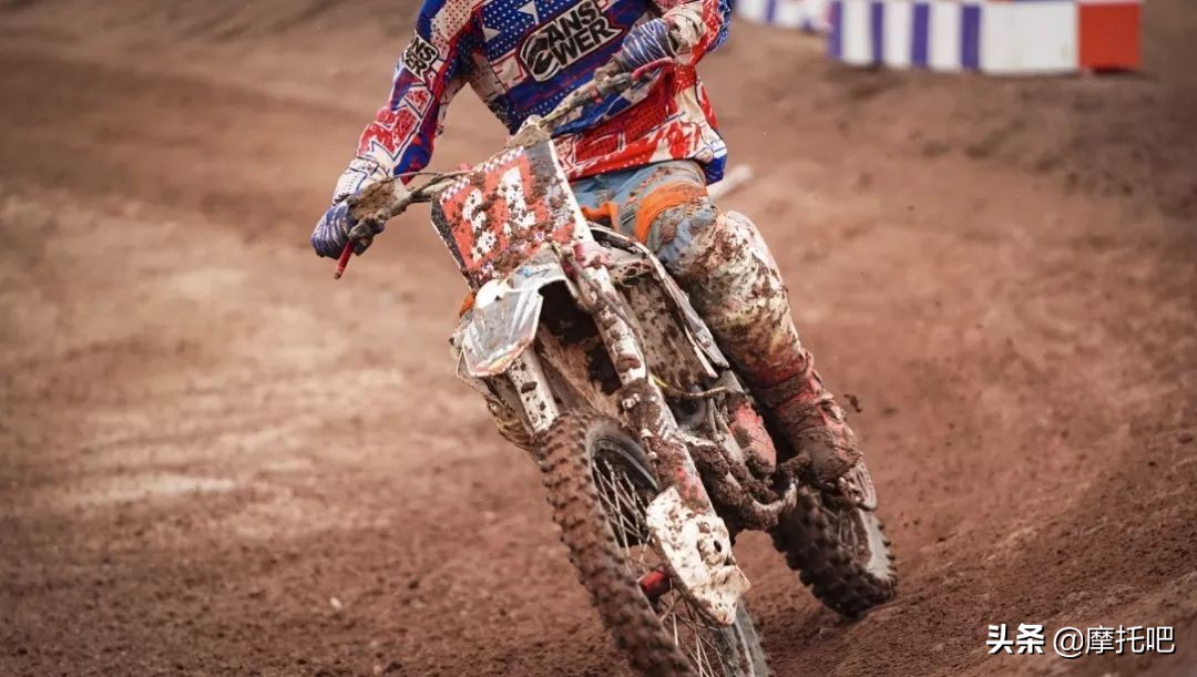 这摩托真好喝。。。不对....这酒真好骑！