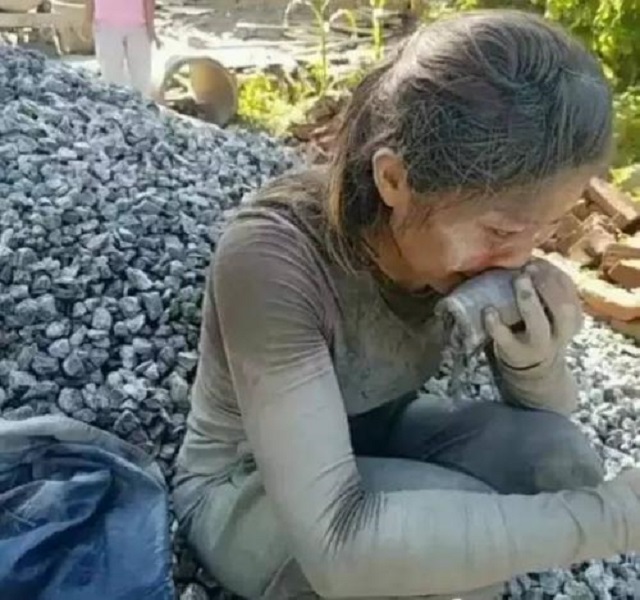 靠卖惨涨粉千万的水泥妹,卖惨走红的水泥妹是什么行为