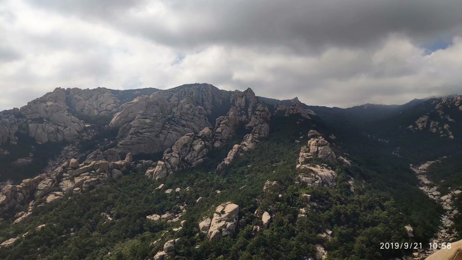 远征三晋凯旋还，飓风众人把酒欢