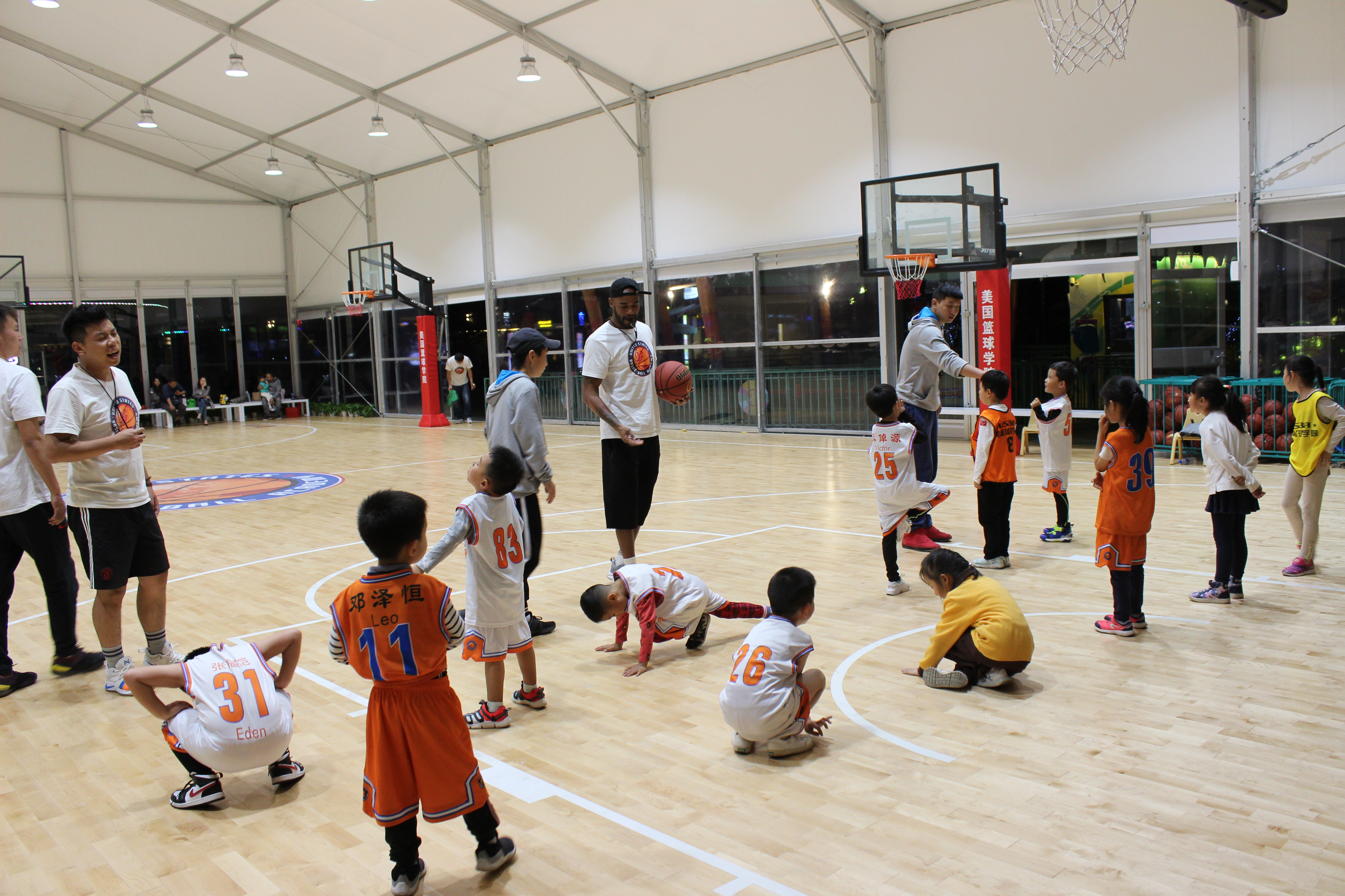 昆明篮球技巧教学:柔韧和灵敏练习为学习篮球技术打下坚实的基础