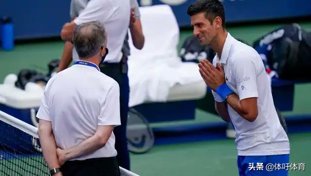 球迷谩骂被小德误伤的女司线小德场上发泄成惯例曾被名宿警告