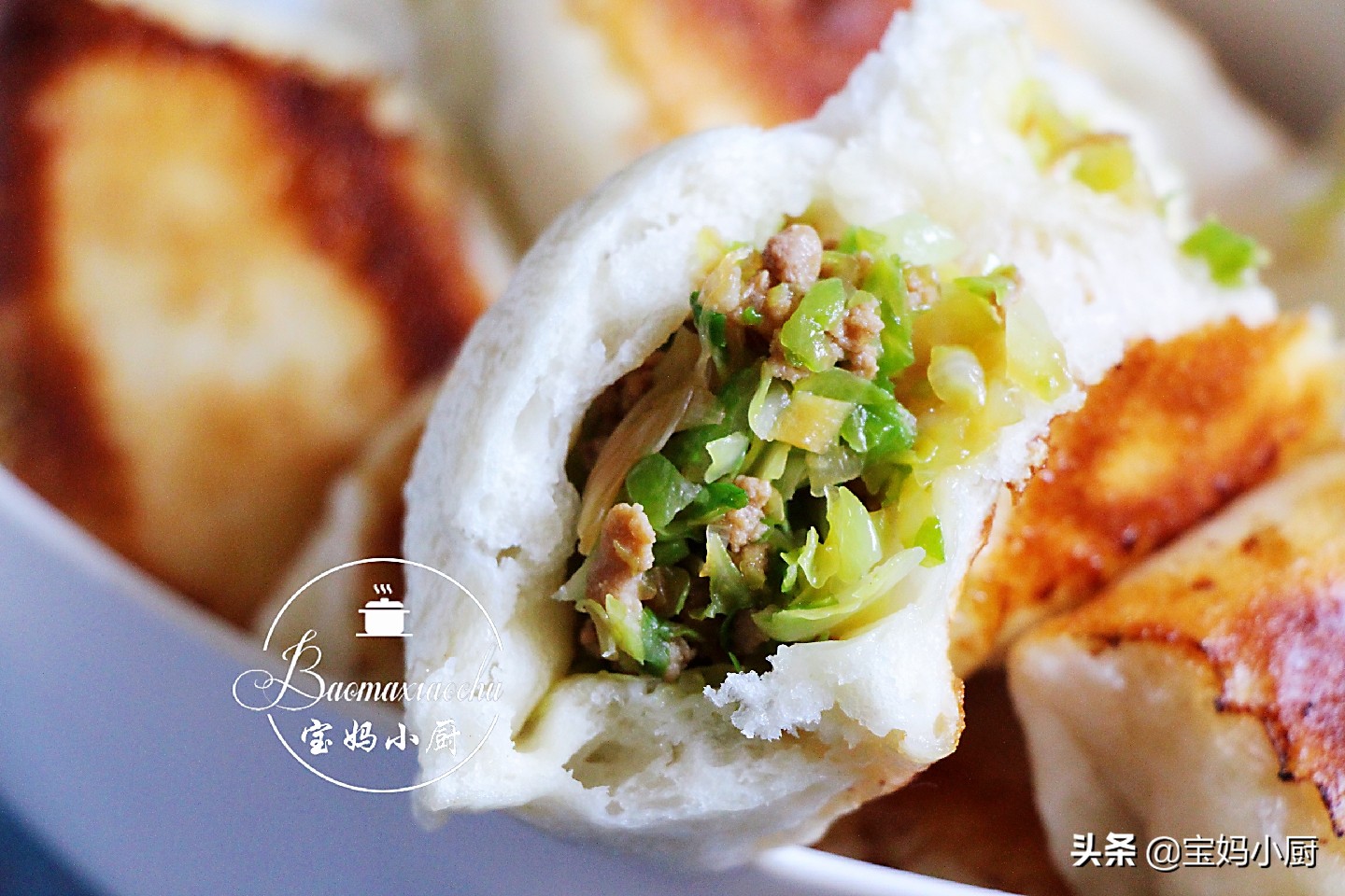 水煎包做早餐，脆底暄皮馅更香，快手上桌有窍门，照着做你也行