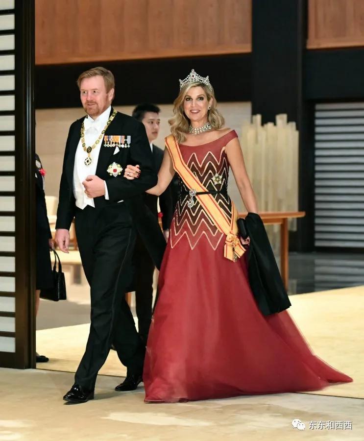 盘点英国女王戴过的王冠,英国女王和凯特戴同样的珠宝