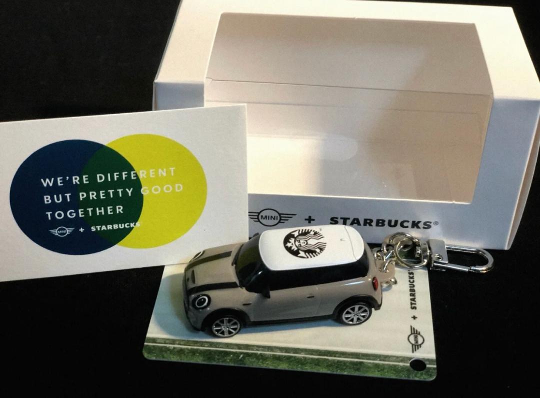 日本星巴克这次质感满分，网友diss中国星爸爸，月饼口味像蜡烛