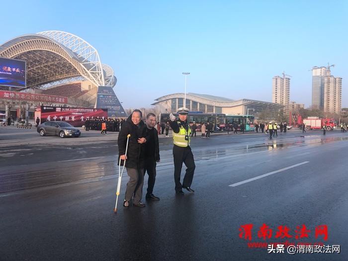 高新交警大队圆满完成2019年首场足球赛安保任务（图）