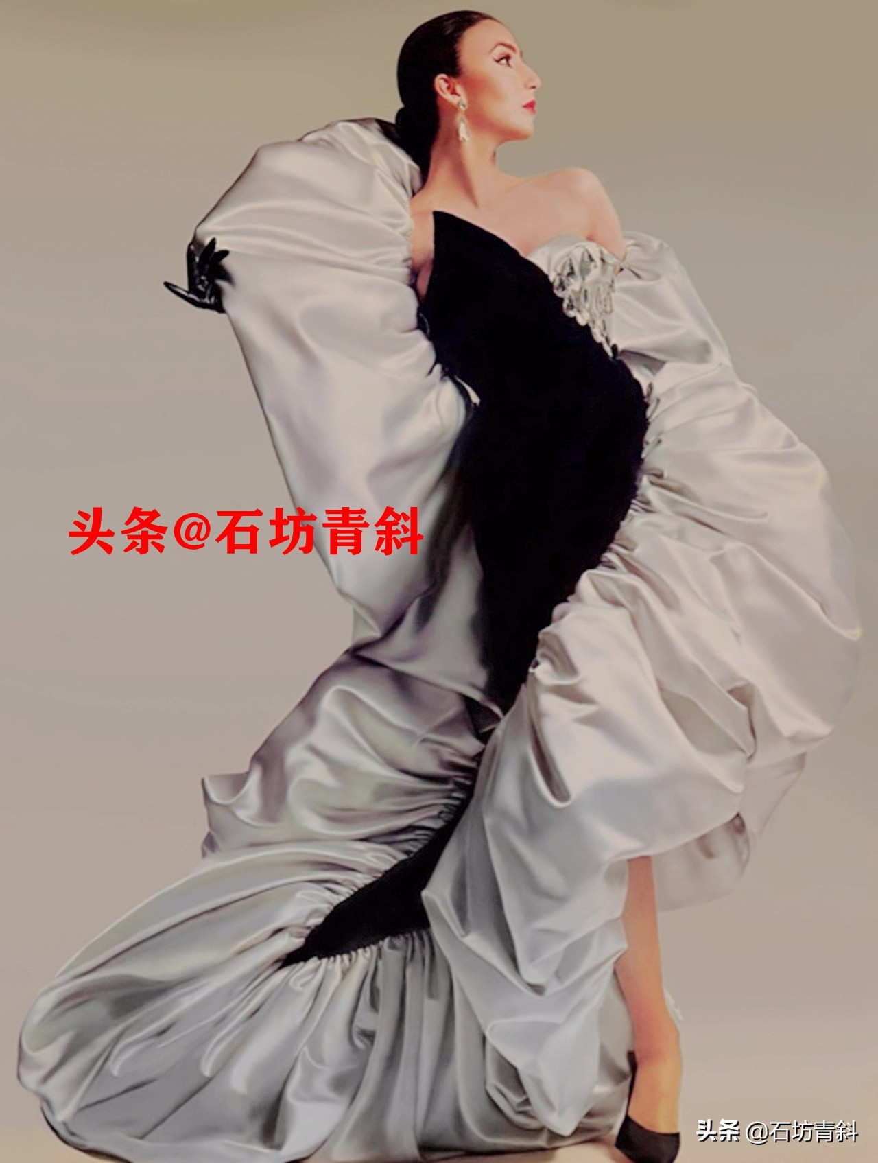 身边围绕无数小鲜肉，奇装异服的始祖，看她如何72变