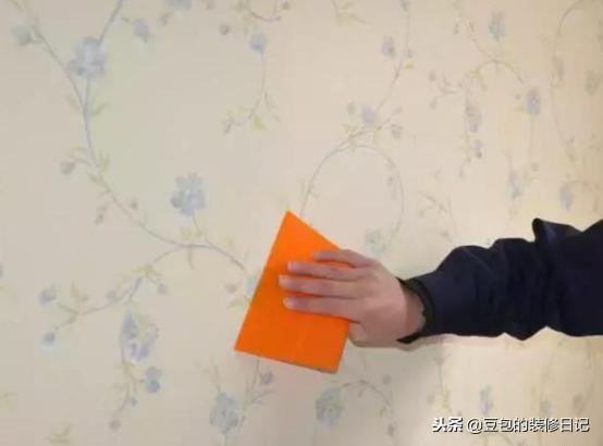 墙纸脱胶翘边怎么修复,墙纸翘边可以用502吗