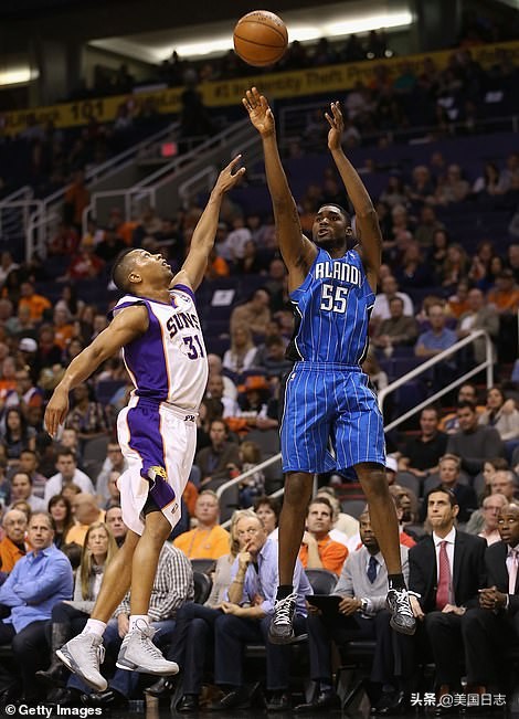 他和科比起点雷同,如今却面临三年半牢狱之灾,在法庭上崩溃大哭