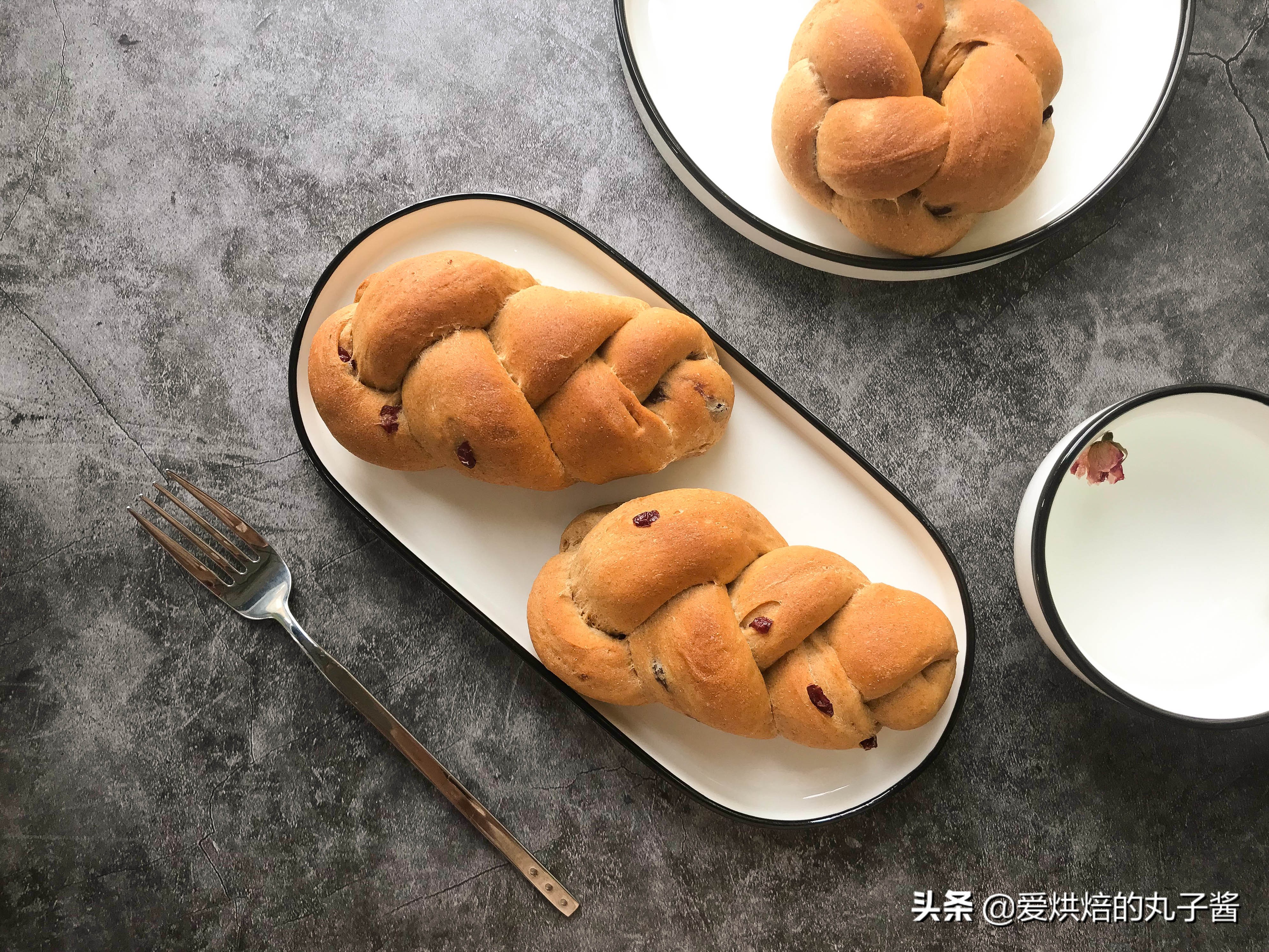 和面前多加1步，无需揉面机，做出的面包松软拉丝！省时又省力