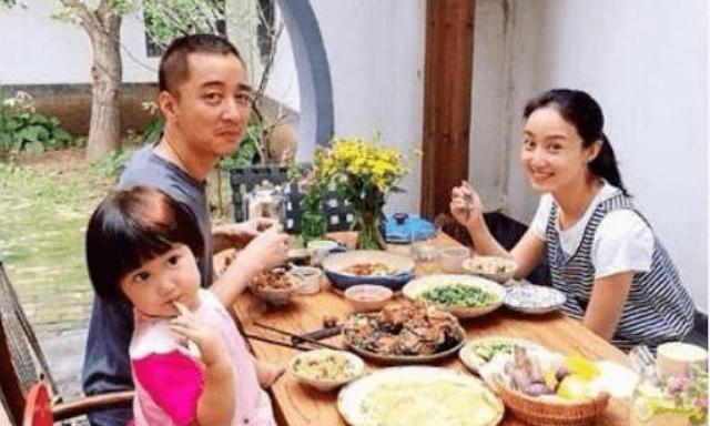 赵子琪晒童年家庭合影,赵子琪生活照曝光