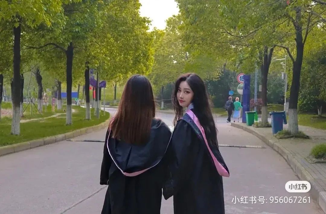 美院中国风学士服,九大美术学院学士服