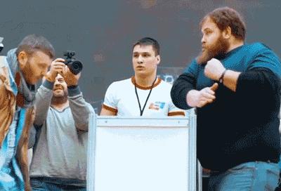 俄罗斯硬核扇脸比赛,不愧是战斗民族吵架差点要命