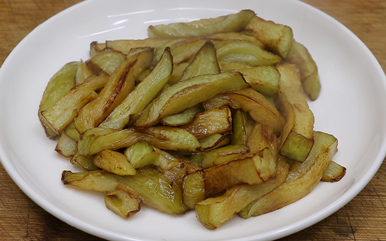 茄子烧青椒最好吃的做法,茄子炒辣椒菜谱最正宗的做法