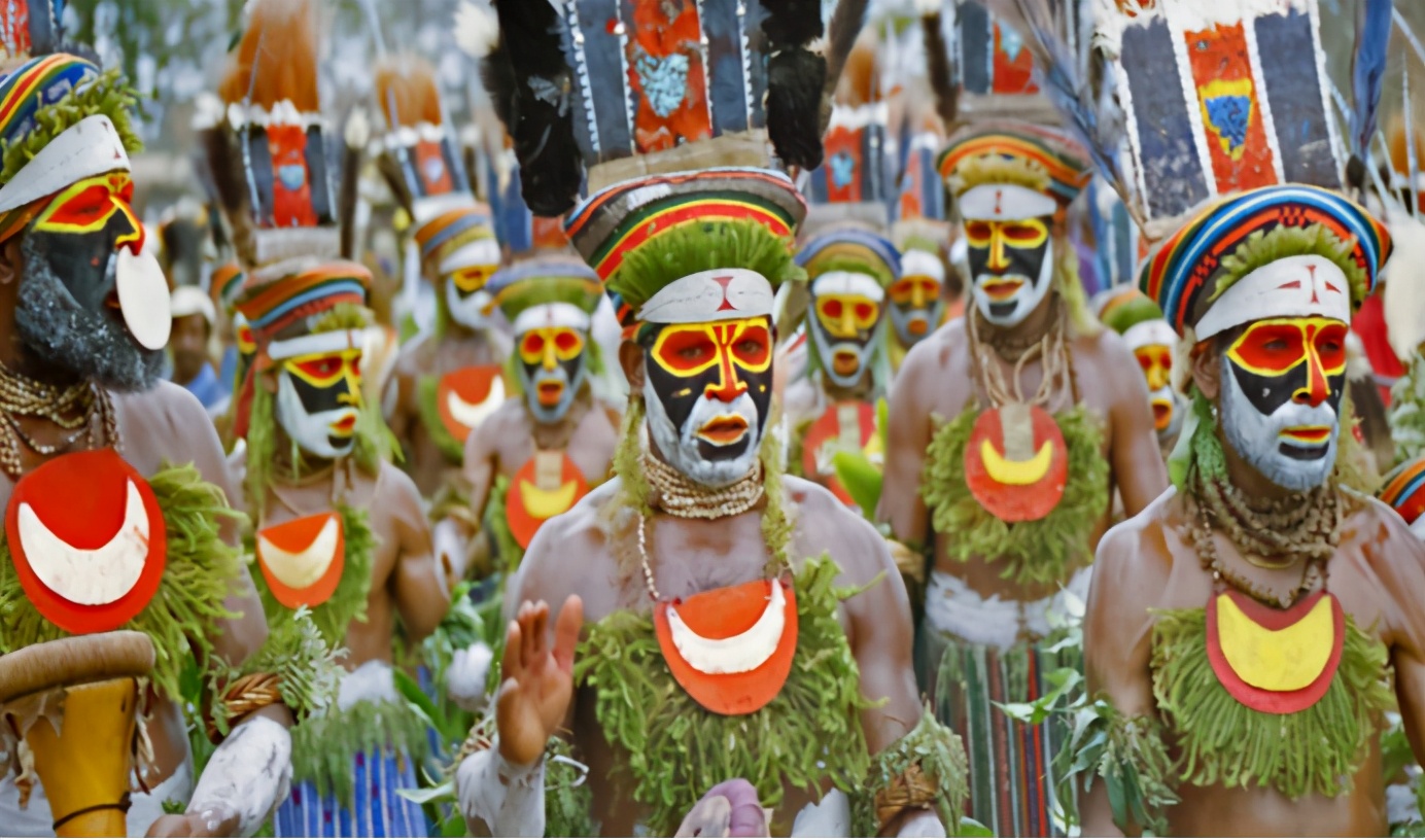 香水有毒？欧洲人对迷惑香气的追逐，可上溯到木乃伊尸体旁的铜壶