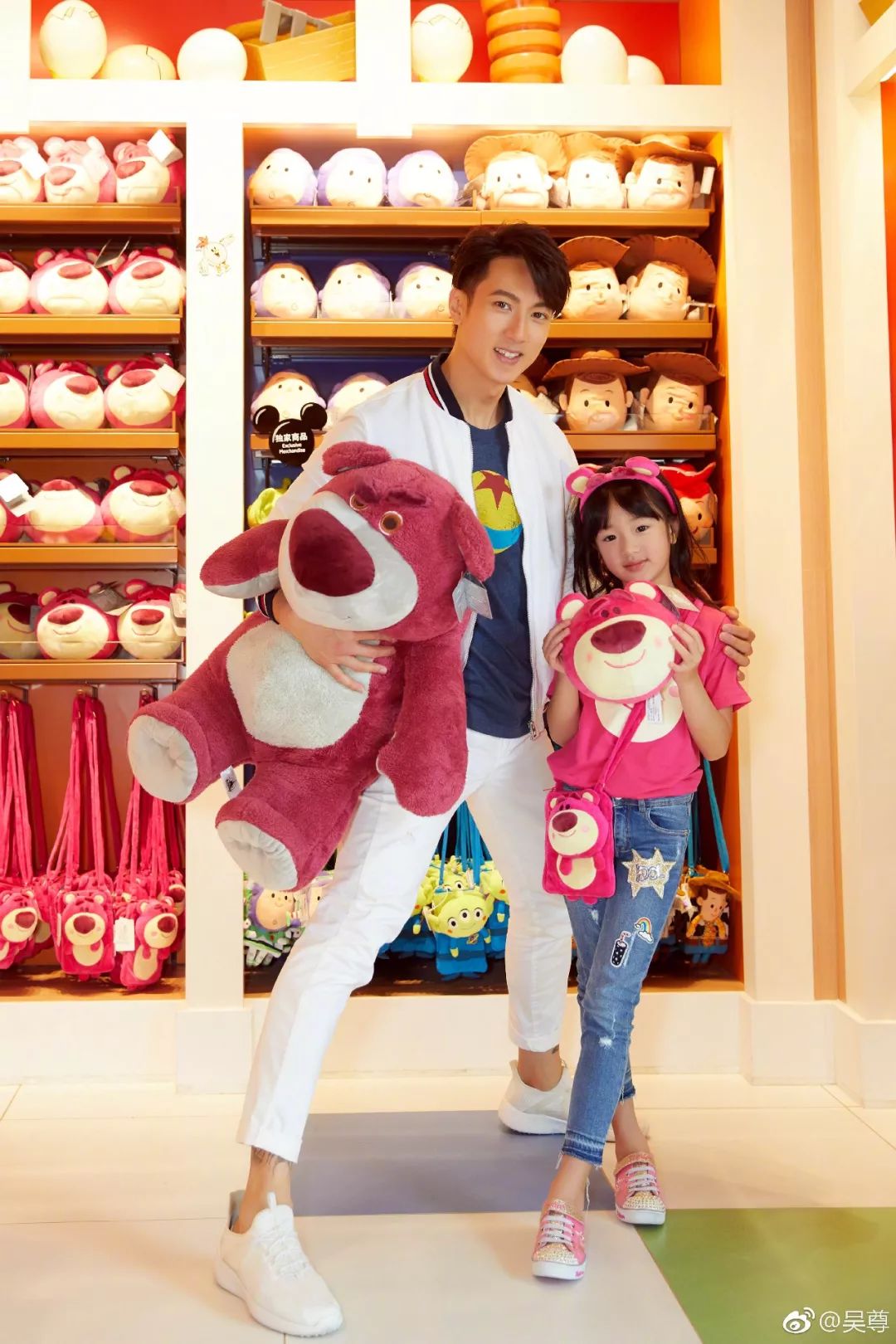 周杰伦自己拍的视频,周杰伦婴儿照