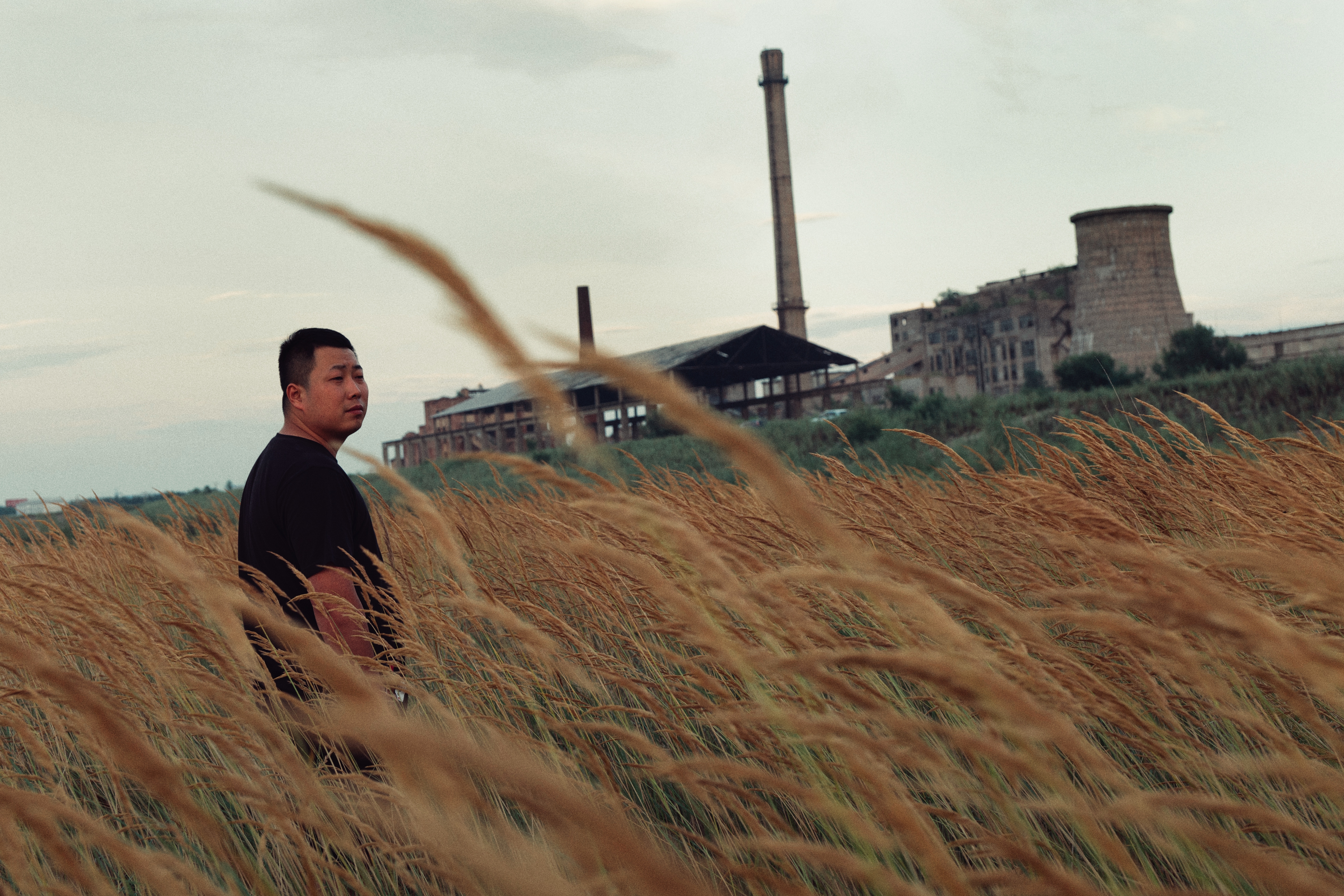 这个农村快递员登上《时尚先生》杂志，被称作“东北观察家”