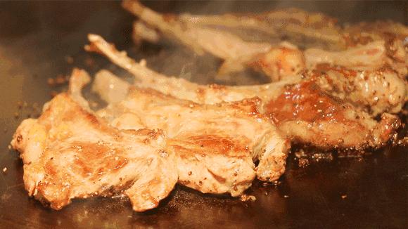 关于灰太狼与喜羊羊的照片漫画版,灰太狼占了喜羊羊多少便宜漫画