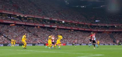 巴萨被倒钩绝杀,老将倒钩绝杀巴萨