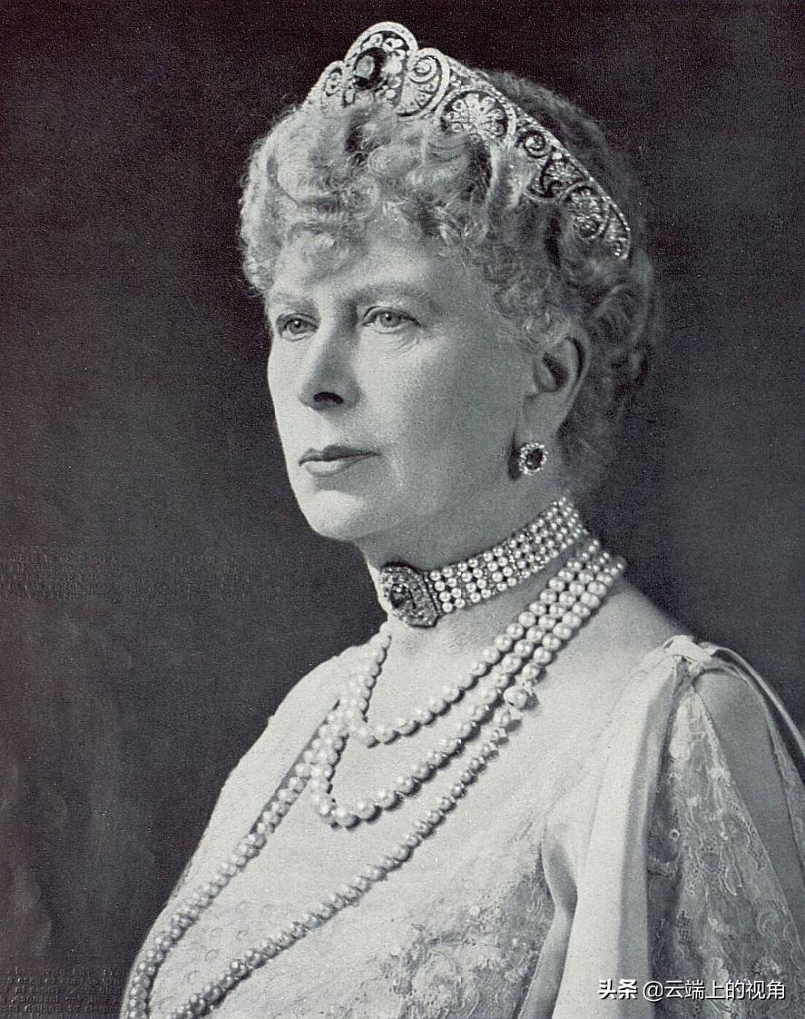 头皮扯出血也得忍着，这才是真正的“欲戴王冠必承其重”