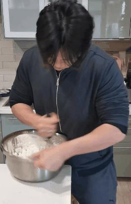 唐一菲凌潇肃上街永远戴墨镜,唐一菲凌潇肃唱歌完整版