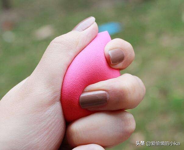 妆容不服帖卡粉脱妆,冬天粉底液底妆怎么化干净服帖