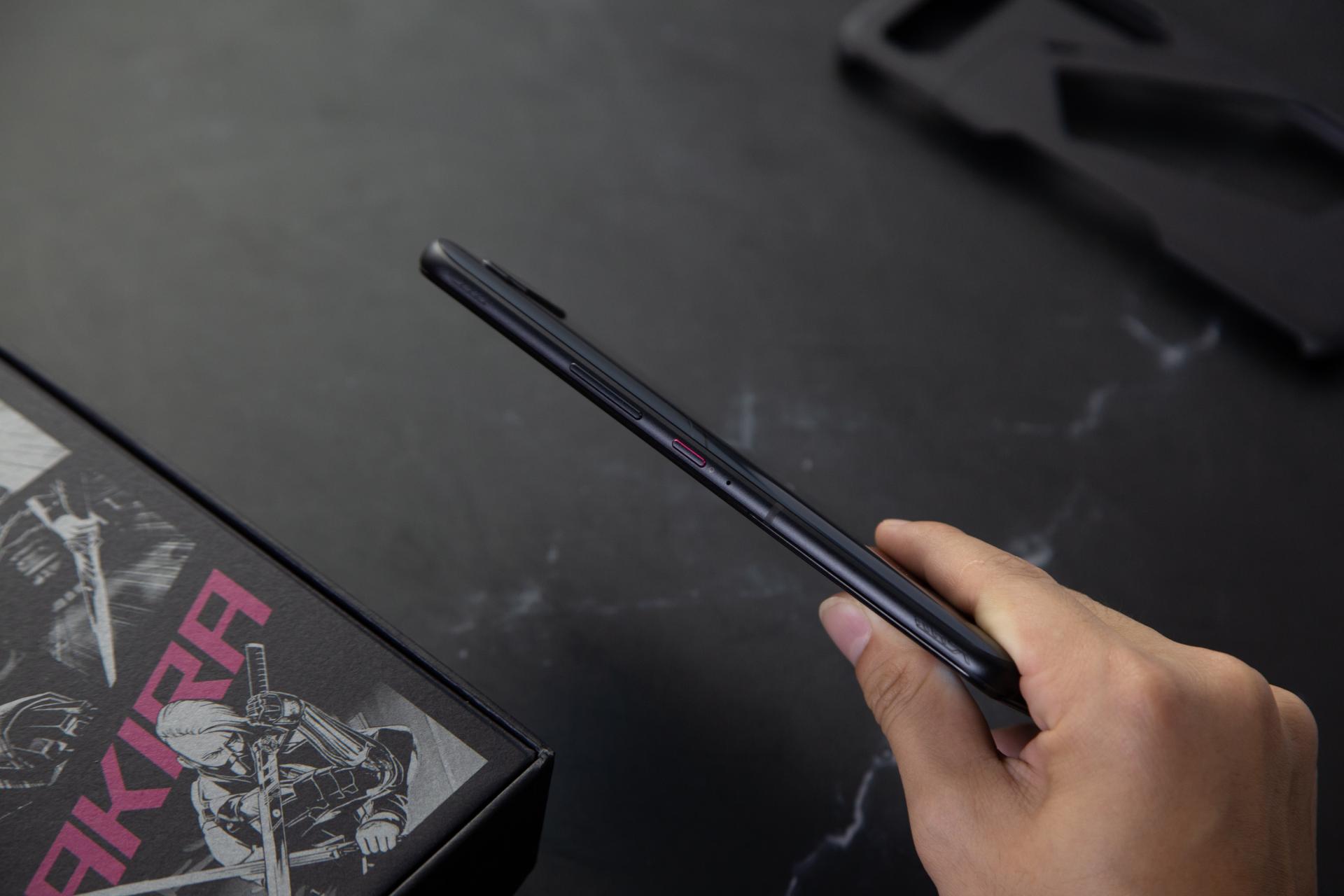 144Hz+骁龙888Plus很耗电？看ROG游戏手机5s坚持一整天不充电