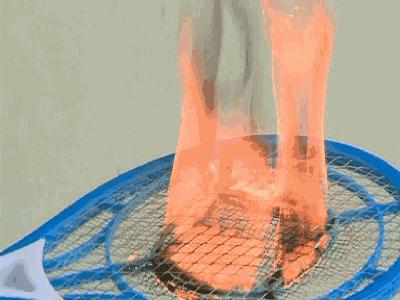 电蚊拍电击蚊子全过程,电蚊拍功率多大能电死蚊子