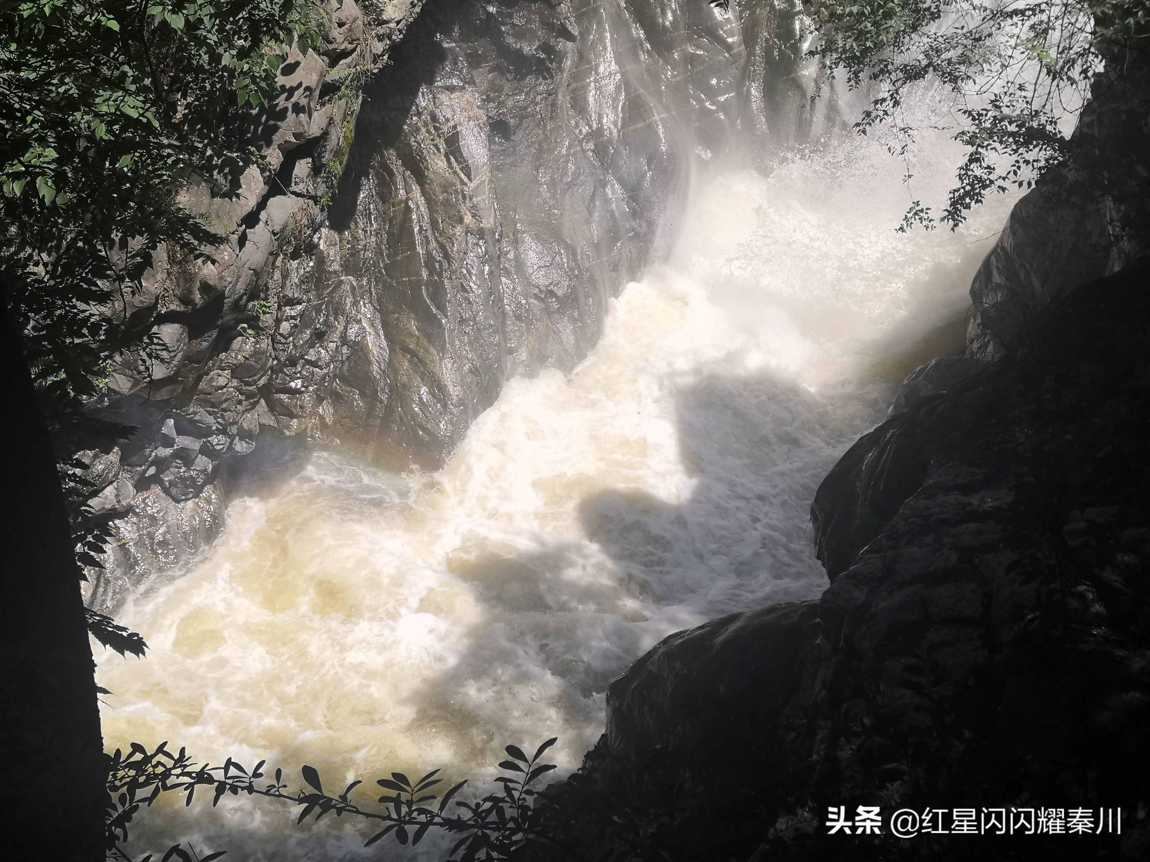 石门一道终日雷——高冠瀑布雨后游