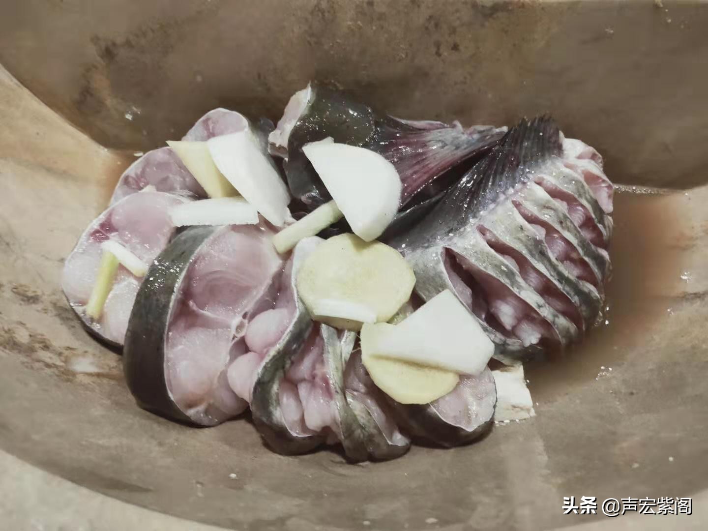 自主创业的他，曾经历10年听障人士语训，康复后领办渔捞天下开业