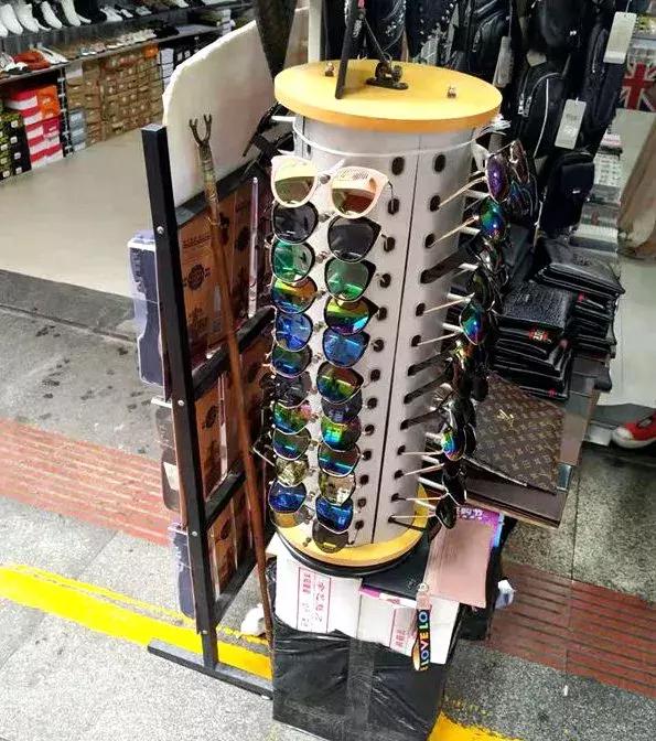 刺纹身脚踩松糕鞋那些年小寨百汇里西安80、90后的非主流青春