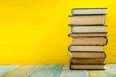 为什么有的书闻起来有点臭,为什么有的书有股刺鼻的味道