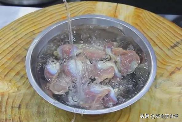泡椒鸡胗的做法最正宗的做法,泡椒鸡胗的泡椒水要不要放进去炒