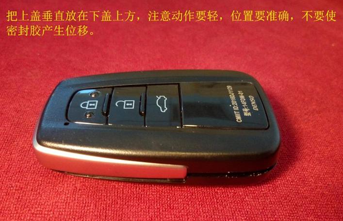 丰田凯美瑞2.0钥匙怎样换电池,2013年凯美瑞钥匙换电池型号