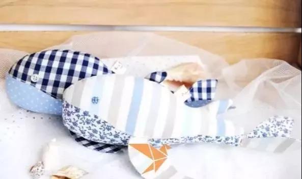 抱枕小鲸鱼,布艺花朵抱枕