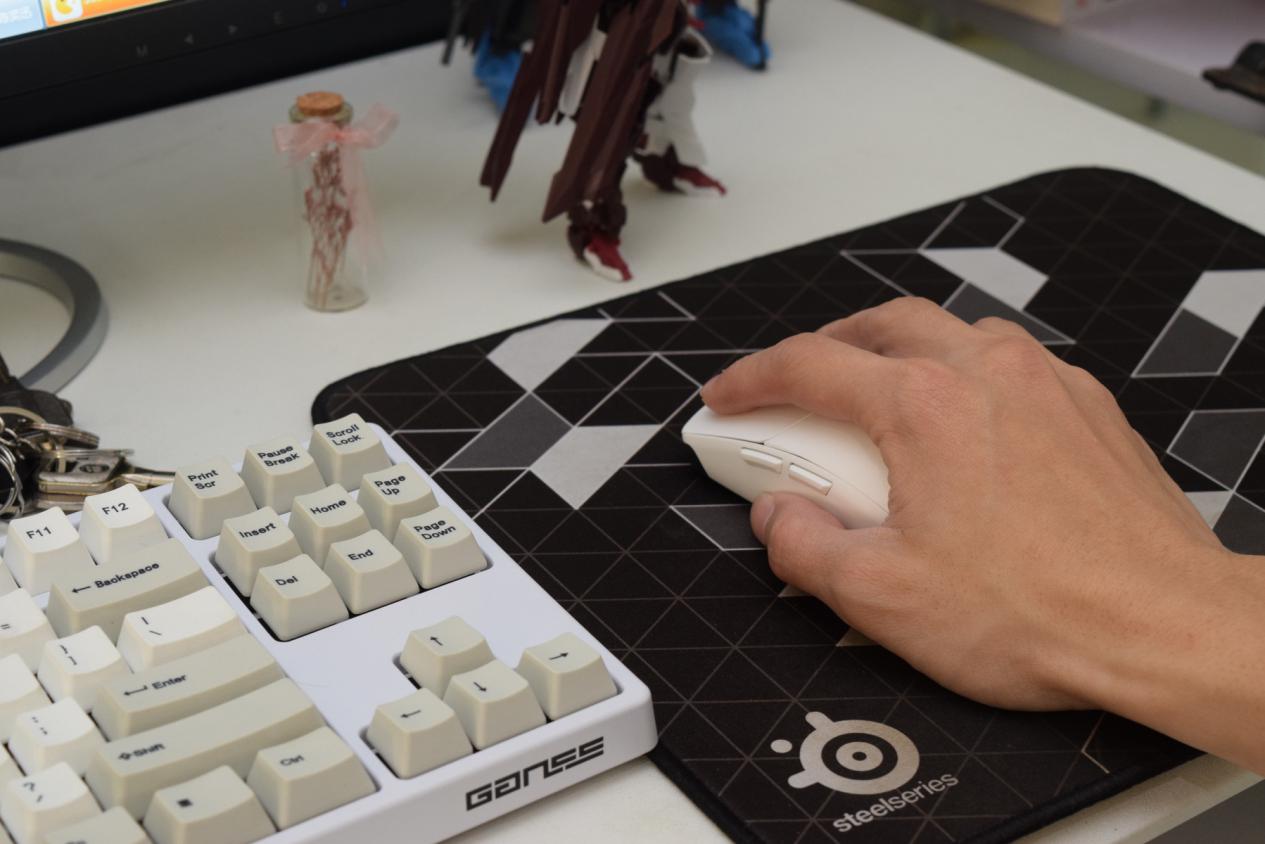 入门级无线游戏鼠标推荐哪款,既能有线又能无线电竞鼠标推荐