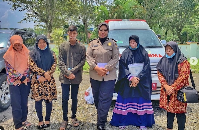 印尼兄妹酷似三星堆,印尼四兄妹怪异长相