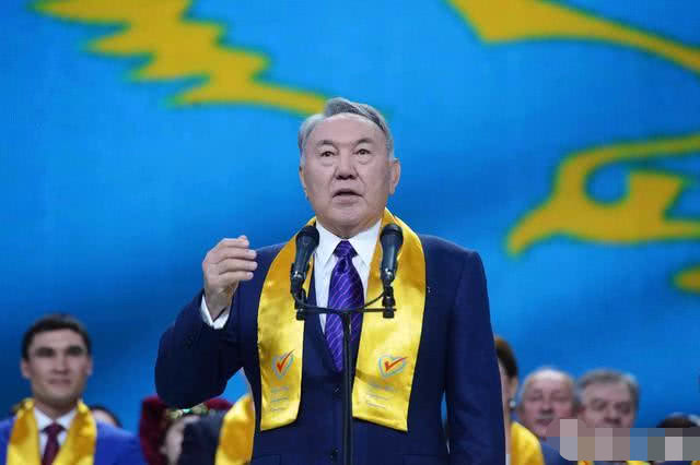 为什么哈萨克斯坦那么大,哈萨克斯坦怎么建国的
