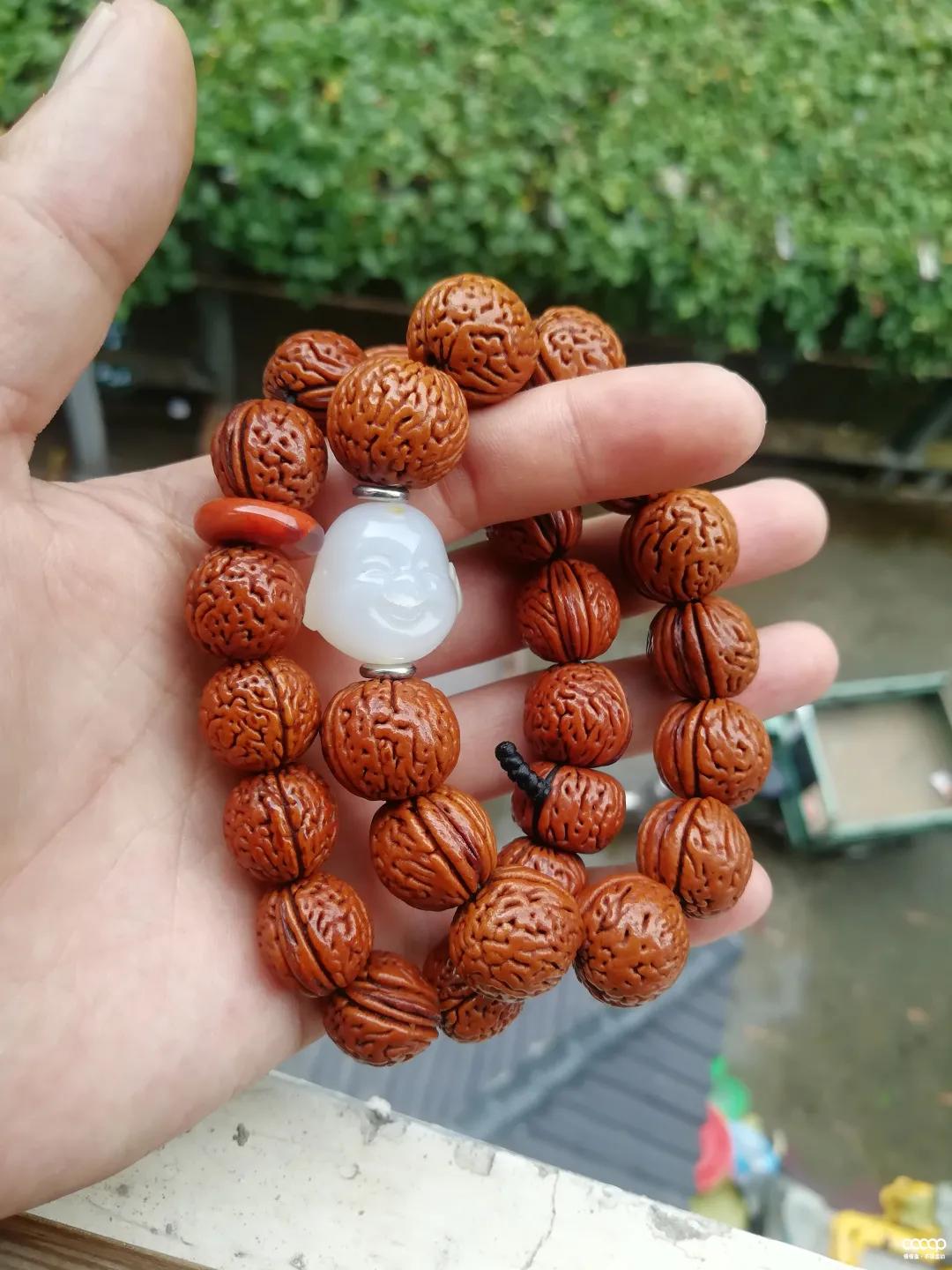 他试了一瓶“印度神油”,盘串6年,包浆妙啊