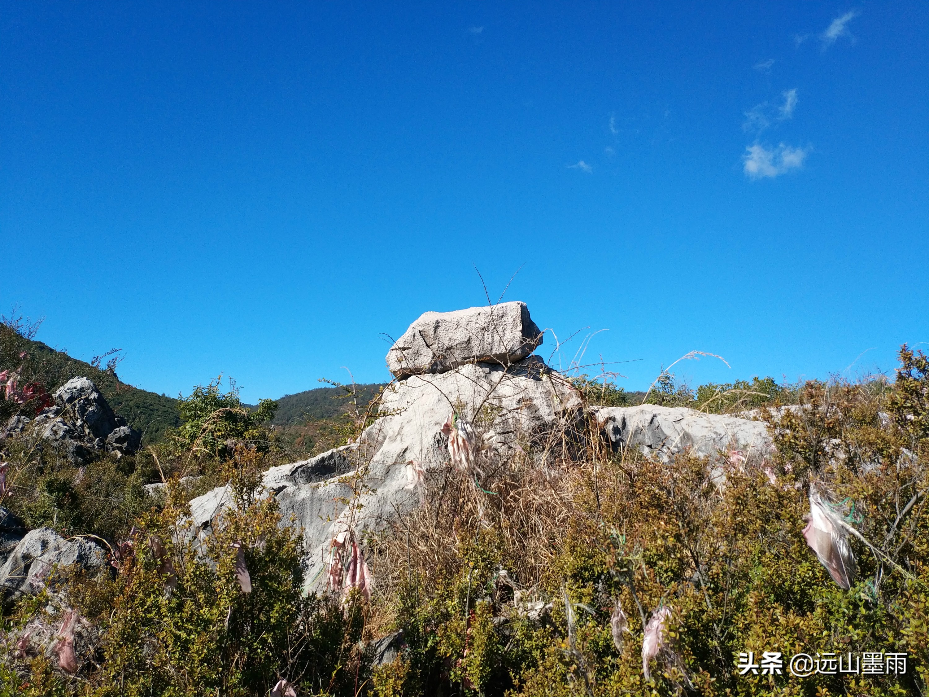 昆明陡坡村的风景非常独特,昆明可以爬山看夕阳的地方