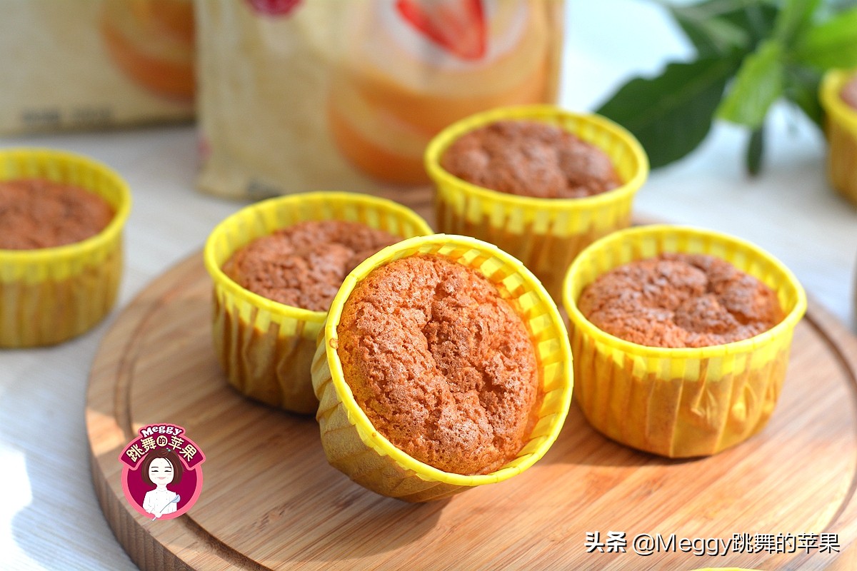 不用烤箱不打发鸡蛋的纸杯蛋糕,又软又嫩的牛奶蛋糕不用烤箱