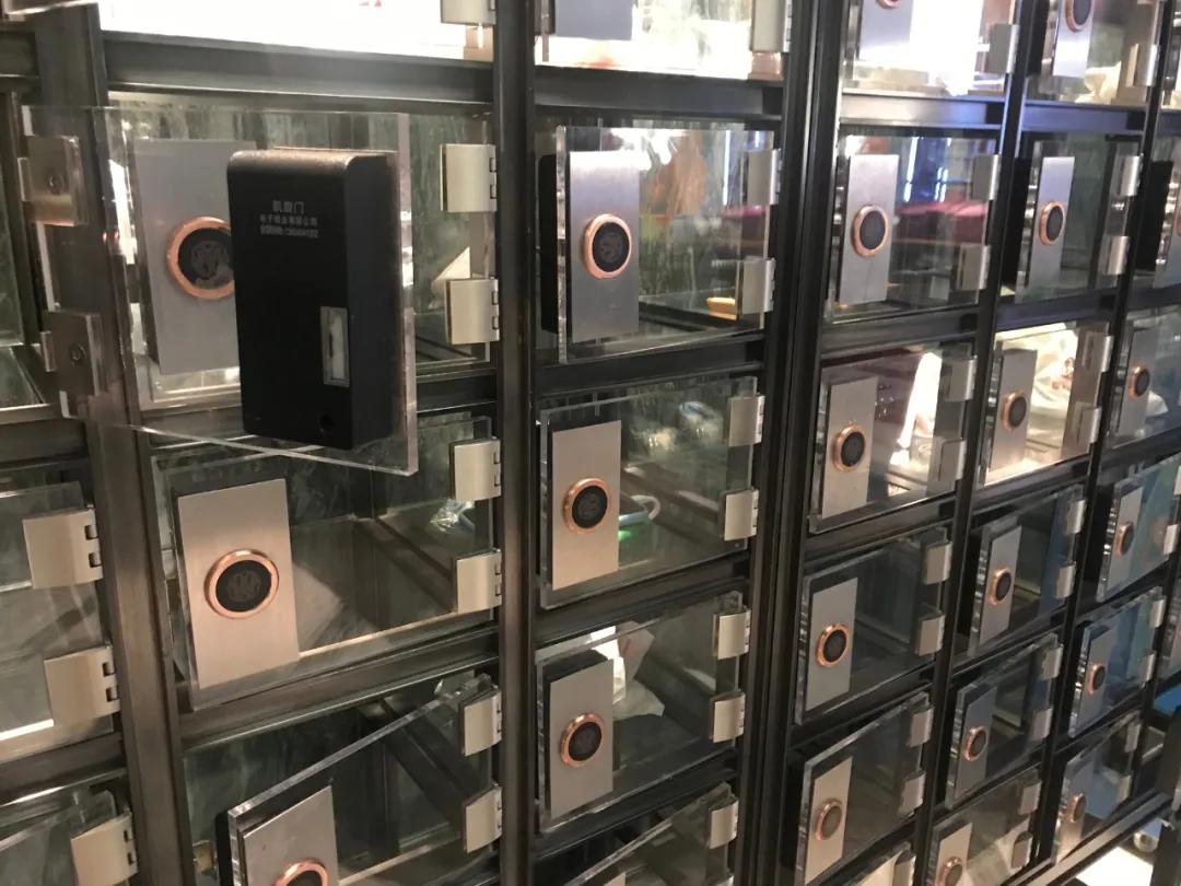 别卷了，东北澡堂都有图书馆和无限量麻辣烫了