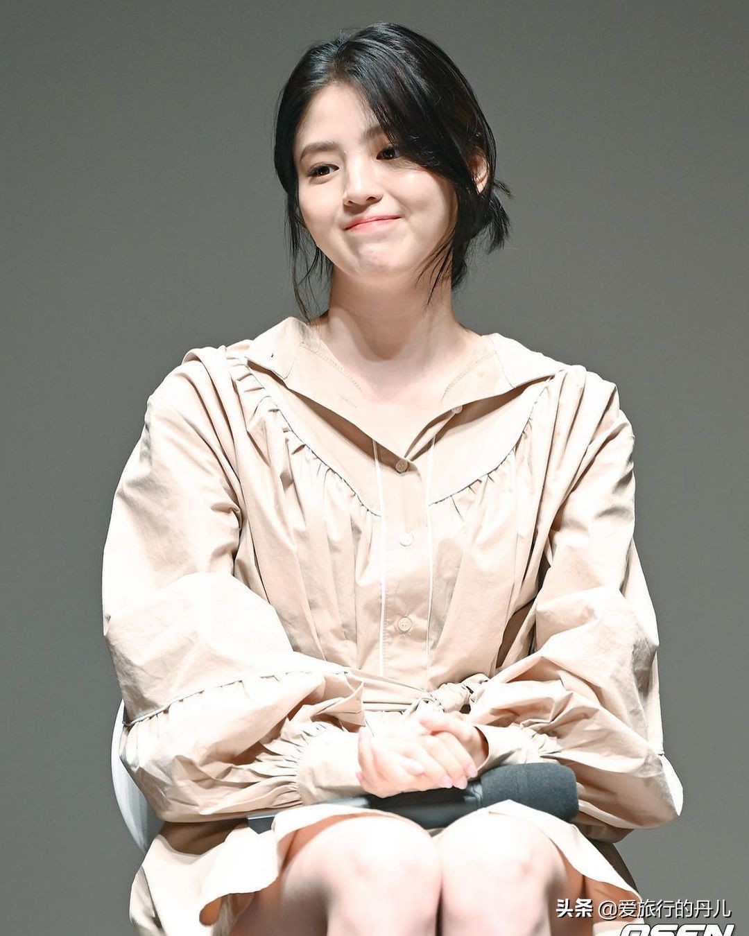 韩国女星韩素希红发,韩素希穿搭欧美绿色裙子