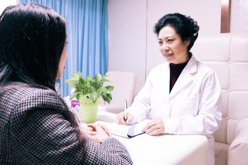 孕早期内裤有哪些分泌物,备孕期间内裤有褐色像血渍似的