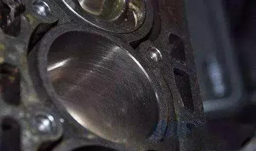 假机油的六大危害,假机油危害车的图片