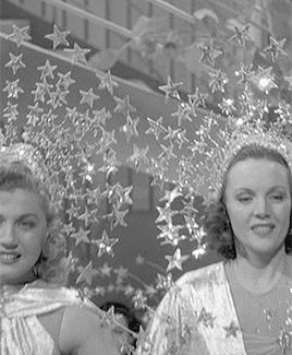 首位全裸出镜，这好莱坞*星艳**竟是wifi之母《*物尤**：海蒂·拉玛传》