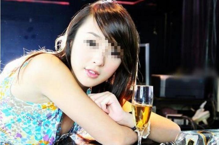 女生失恋后遭前男友裸照威胁自杀,谁该对失恋负责?