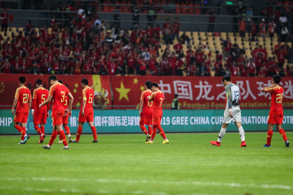 亚洲杯国足3-0伊拉克,国足被菲律宾逼平小组头名不保