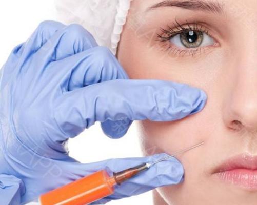 怎么年纪轻轻就长鱼尾纹了呢,年纪不大但笑起来眼角有鱼尾纹