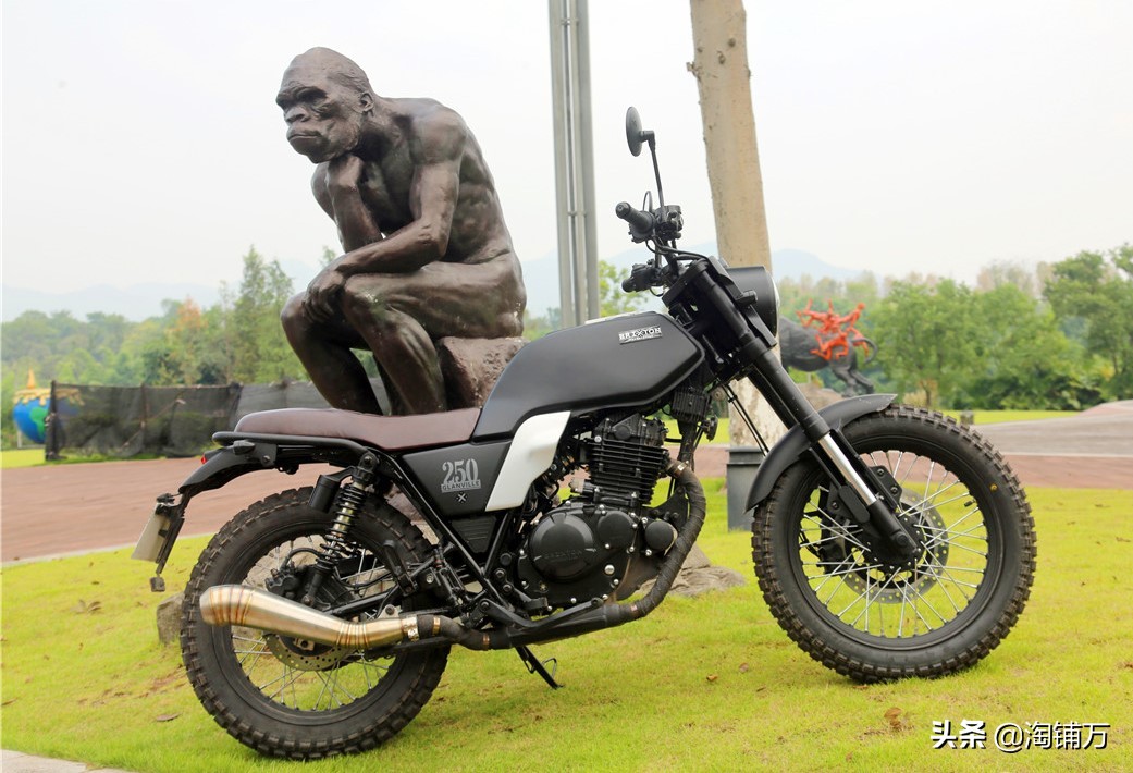 英伦复古机车250cc,望江布雷斯通150复古摩托车带abs吗