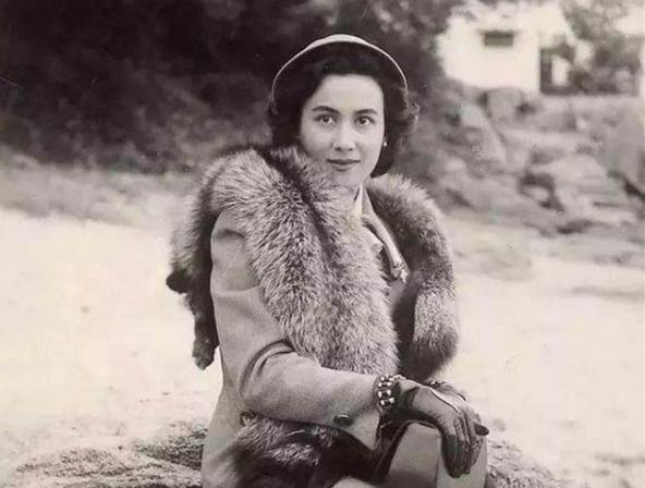 赌王何鸿燊有几个老婆合法吗,赌王何鸿燊为何可以娶好几个媳妇